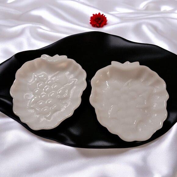 Vintage Hazel Atlas Milk Glass Strawberry Grape Candy Trinket Dishes – Set of 2 - Picture 2 of 13